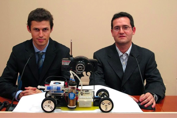 Aleix Llovet y Xavier Salueña, estudiante y profesor, respectivamente, de la ETS de Ingenierías Industrial y Aeronáutica de Terrassa