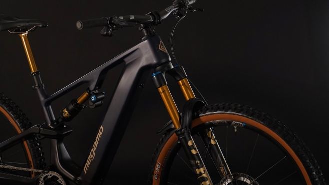 La Flame CRB es una bicicleta eléctrica de grandes acabados. La Flame CRB es una bicicleta eléctrica de grandes acabados.