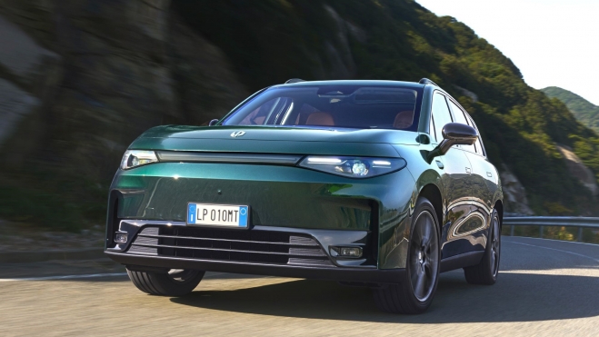 La versión de autonomía extendida del SUV Leapmotor C10 ofrece 145 km de autonomía eléctrica y 970 km sin recargar. La versión de autonomía extendida del SUV Leapmotor C10 ofrece 145 km de autonomía eléctrica y 970 km sin recargar.