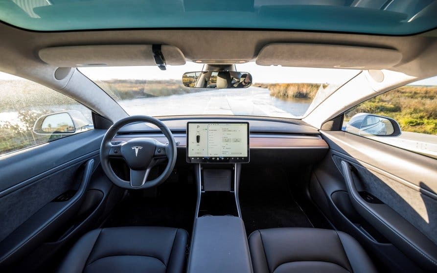  La cámara interior de los Tesla permitirá hacer videollamadas desde el coche 