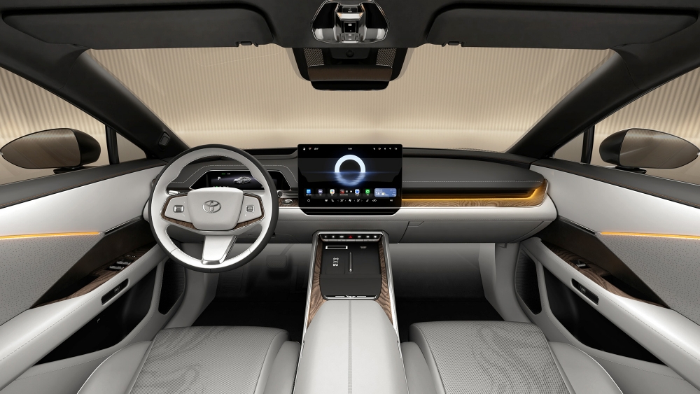 El Toyota bZ7 llega con tecnología de Huawei y un diseño muy familiar.