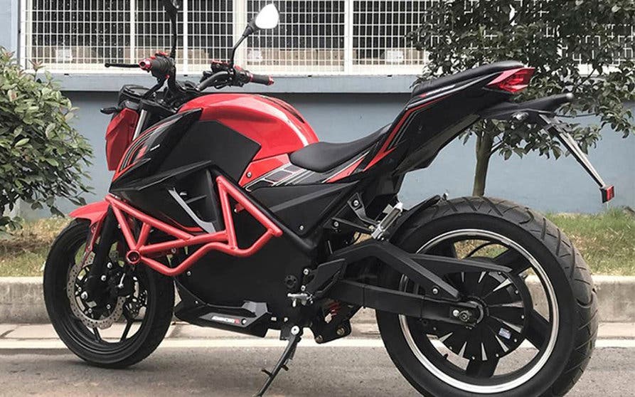  Ebroh Bravo GLE, la primera motocicleta eléctrica Naked desarrollada en España. 