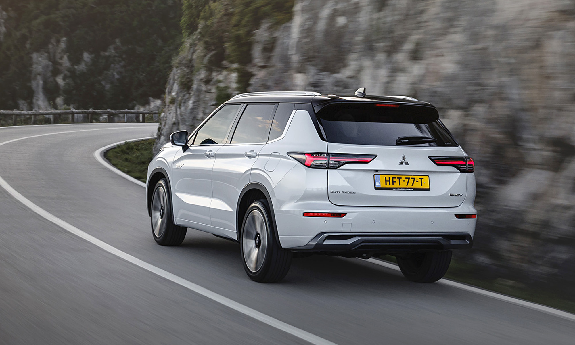 El Mitsubishi Outlander PHEV ya está disponible para comprar en España.