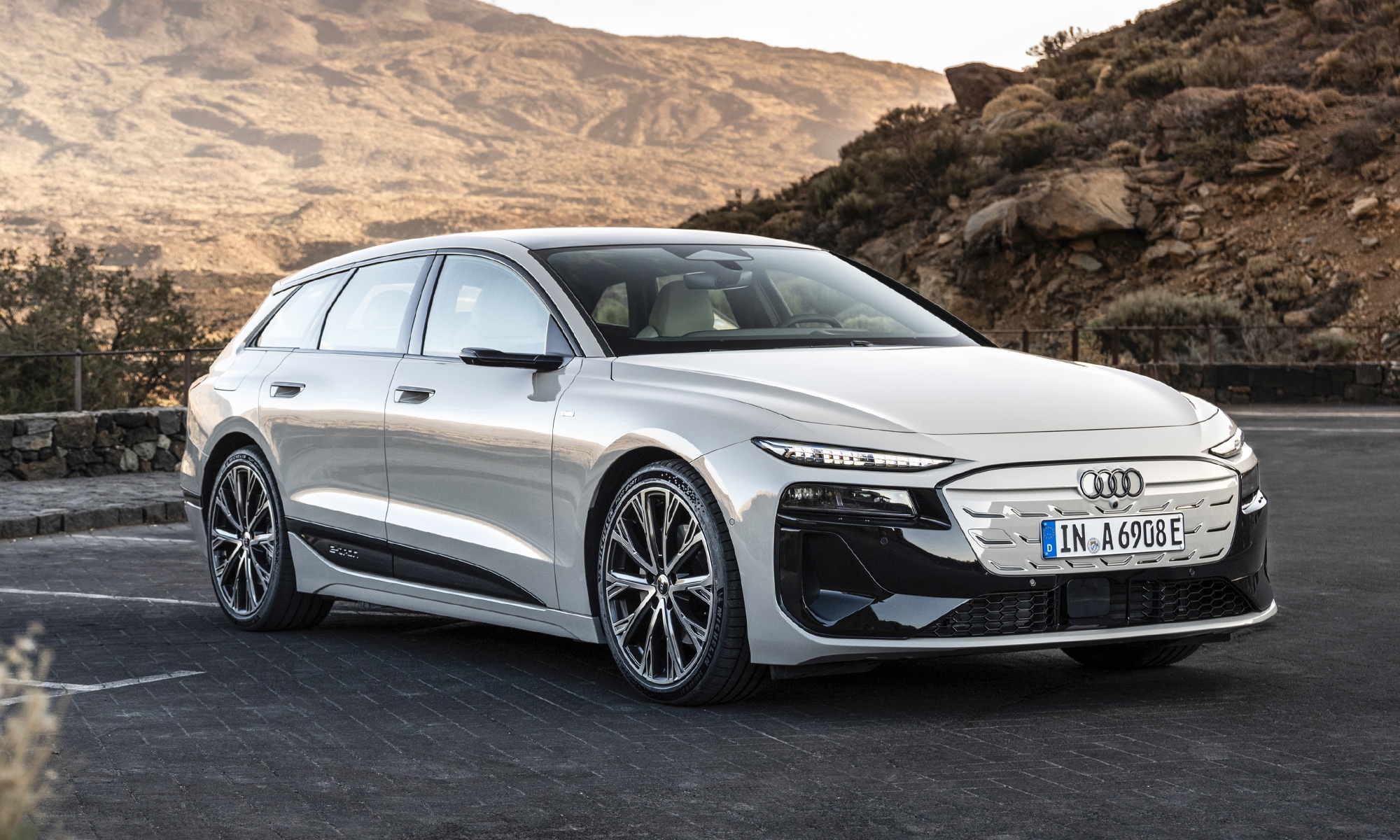 El Audi A6 e-tron ya está disponible en España con dos carrocerías.