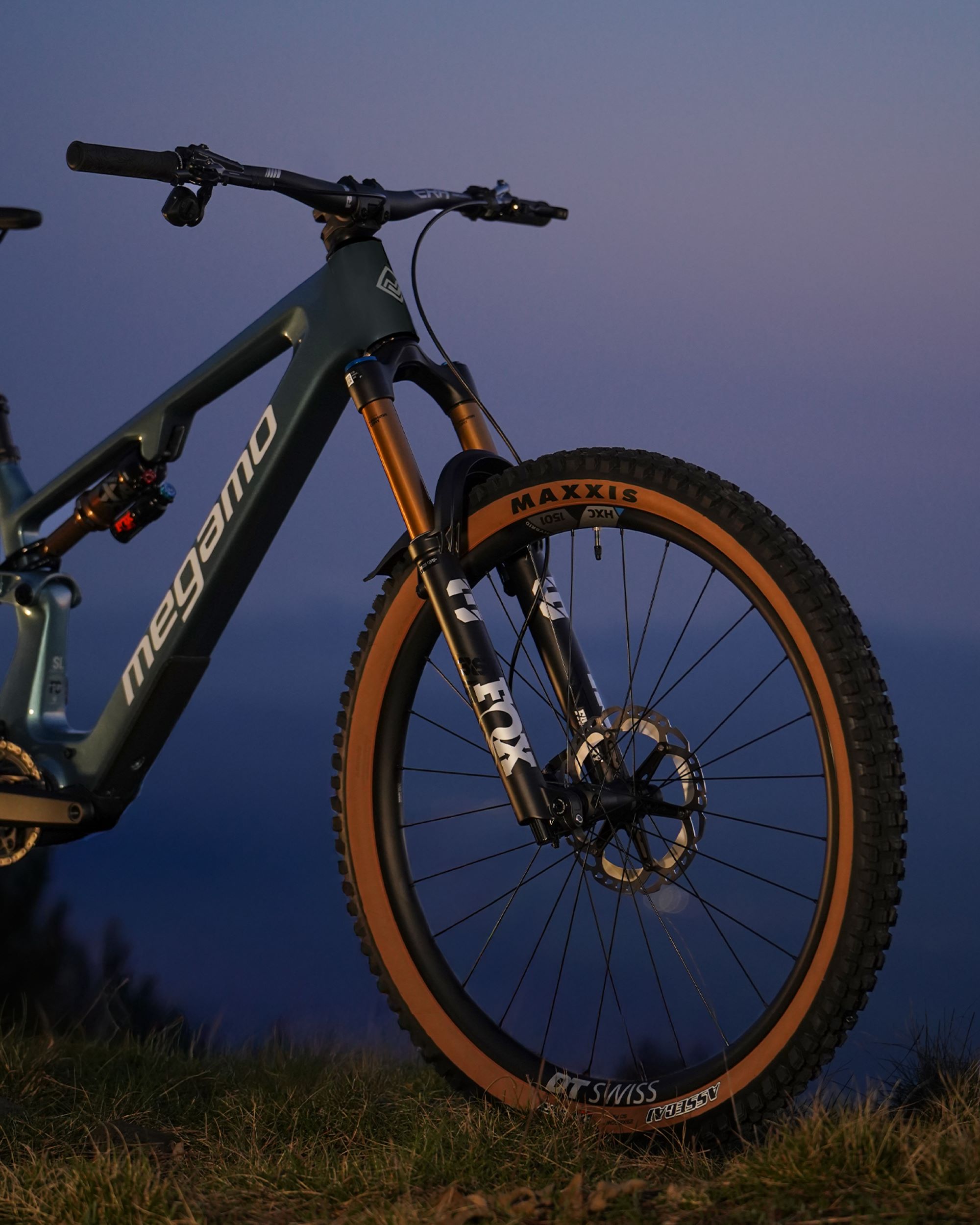 La horquilla tiene 160 mm de recorrido.