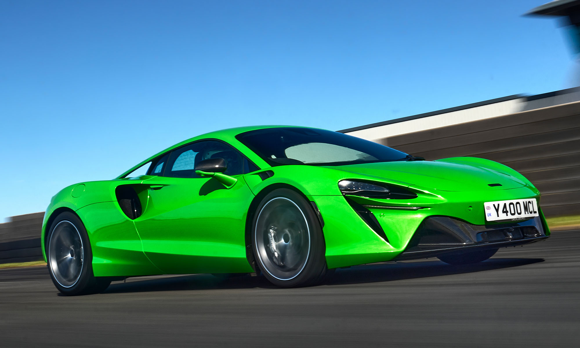 El McLaren Artura es el primer híbrido encufable producido sin limitación para la marca.