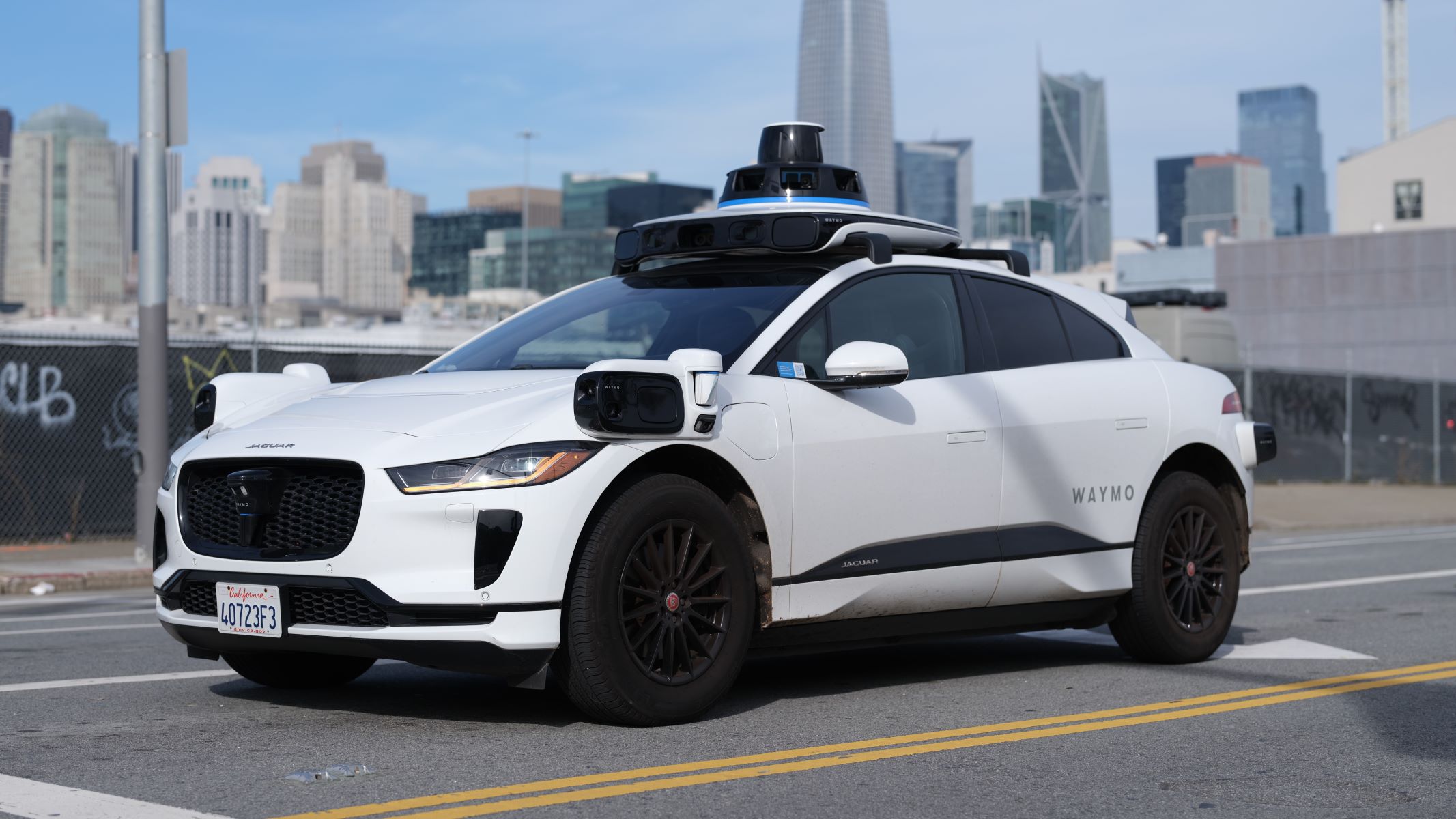 Waymo Jaguar I Pace 2023 acuerdo conducción autonoma Google Toyota