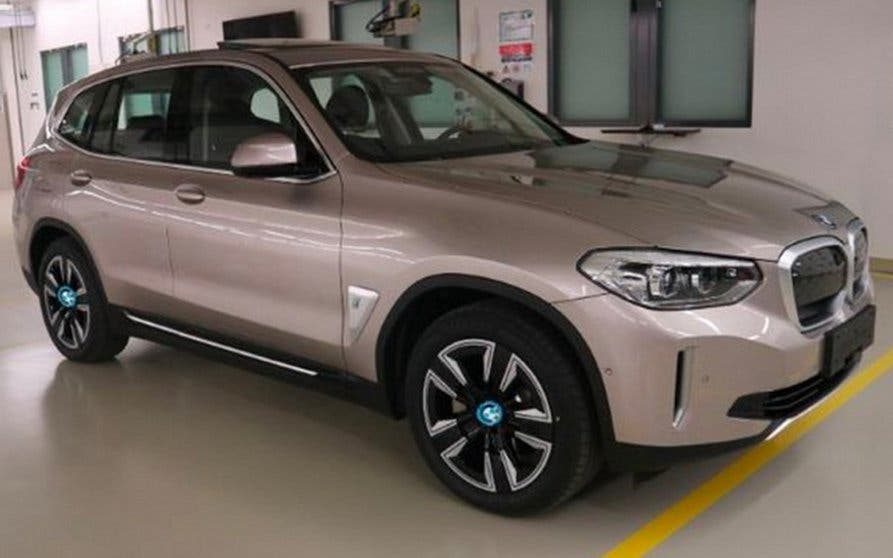  El BMW iX3 eléctrico vuelve a filtrarse sin camuflaje antes de su presentación 