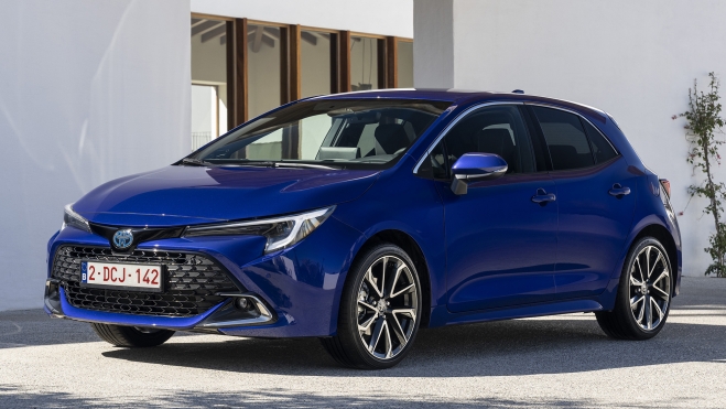 El Corolla está muy cerca de arrebatarle la primera plaza del ránking absoluto al Nissan Qashqai. El Corolla está muy cerca de arrebatarle la primera plaza del ránking absoluto al Nissan Qashqai.