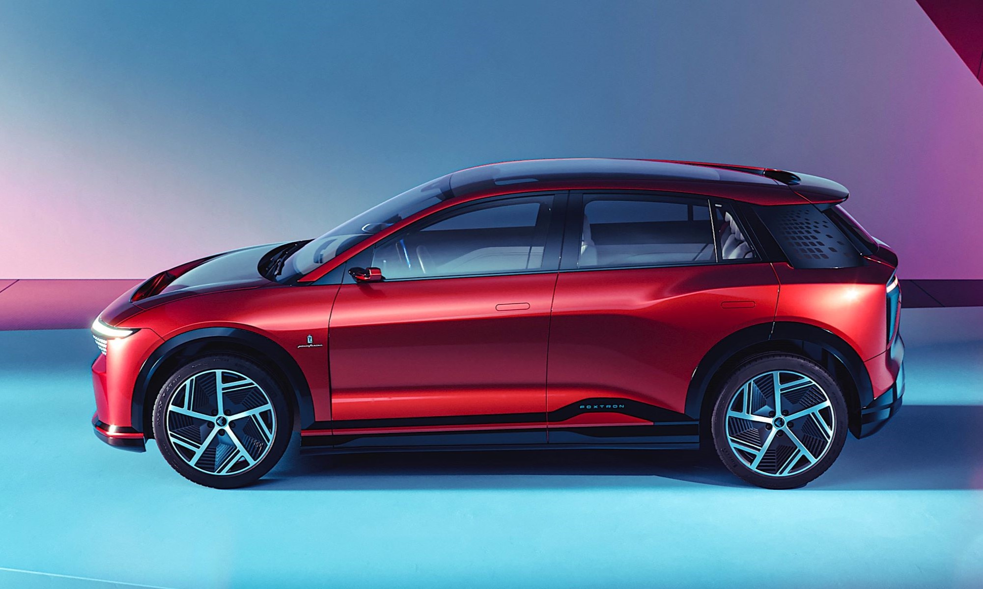 El fabricante del iPhone, Foxconn, lleva años queriendo entrar en el mercado de los coches eléctricos. Finalmente lo ha conseguido de la mano de un constructor japonés.