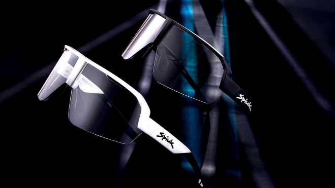 Las Dabbel con lentes fotocromáticas son las Lumiris. Las Dabbel con lentes fotocromáticas son las Lumiris.