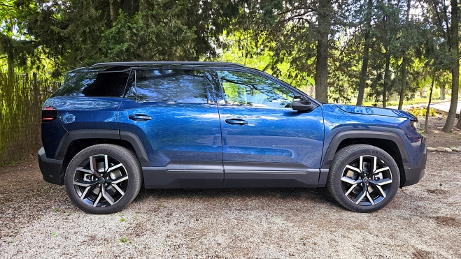 Jeep compass rival Toyota RV4 10700 euros rebaja (2) Jeep compass rival Toyota RV4 10700 euros rebaja (2)