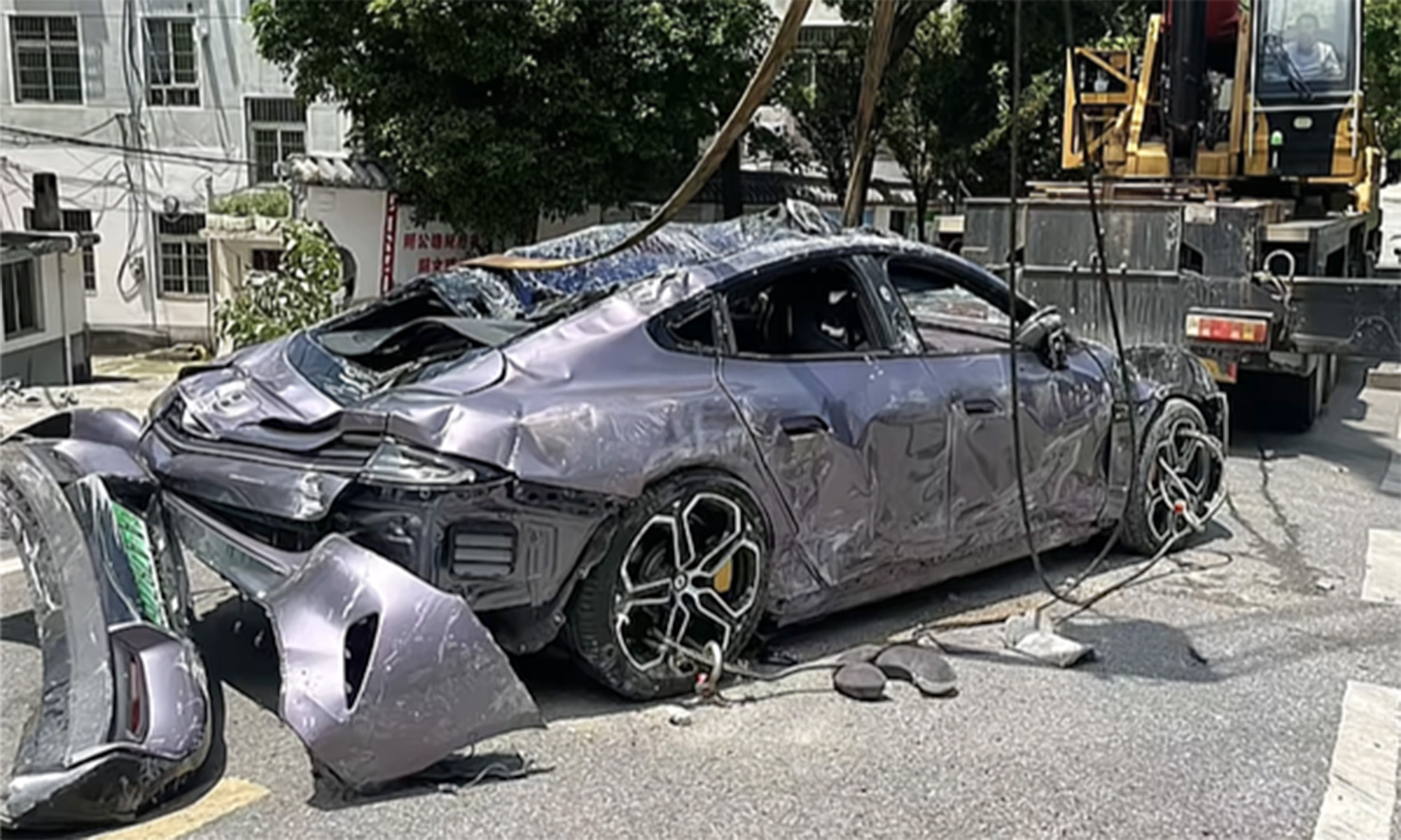 Este Xiaomi SU7 ha sido destrozado por un camión, pero ha demostrado su alto nivel de seguridad.
