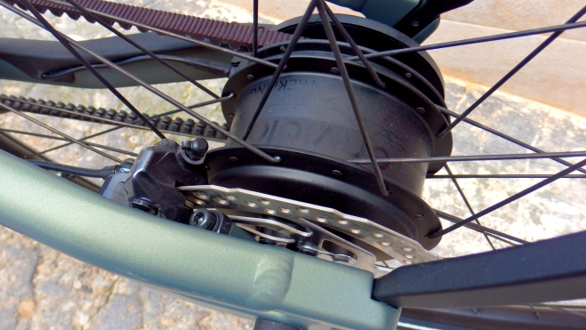 En el buje nos encontramos con un conjunto de rodamientos. En el buje nos encontramos con un conjunto de rodamientos.