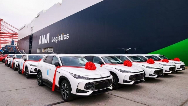 barco más grande del mundo transporte coches Anji MG humilla BYD (2)