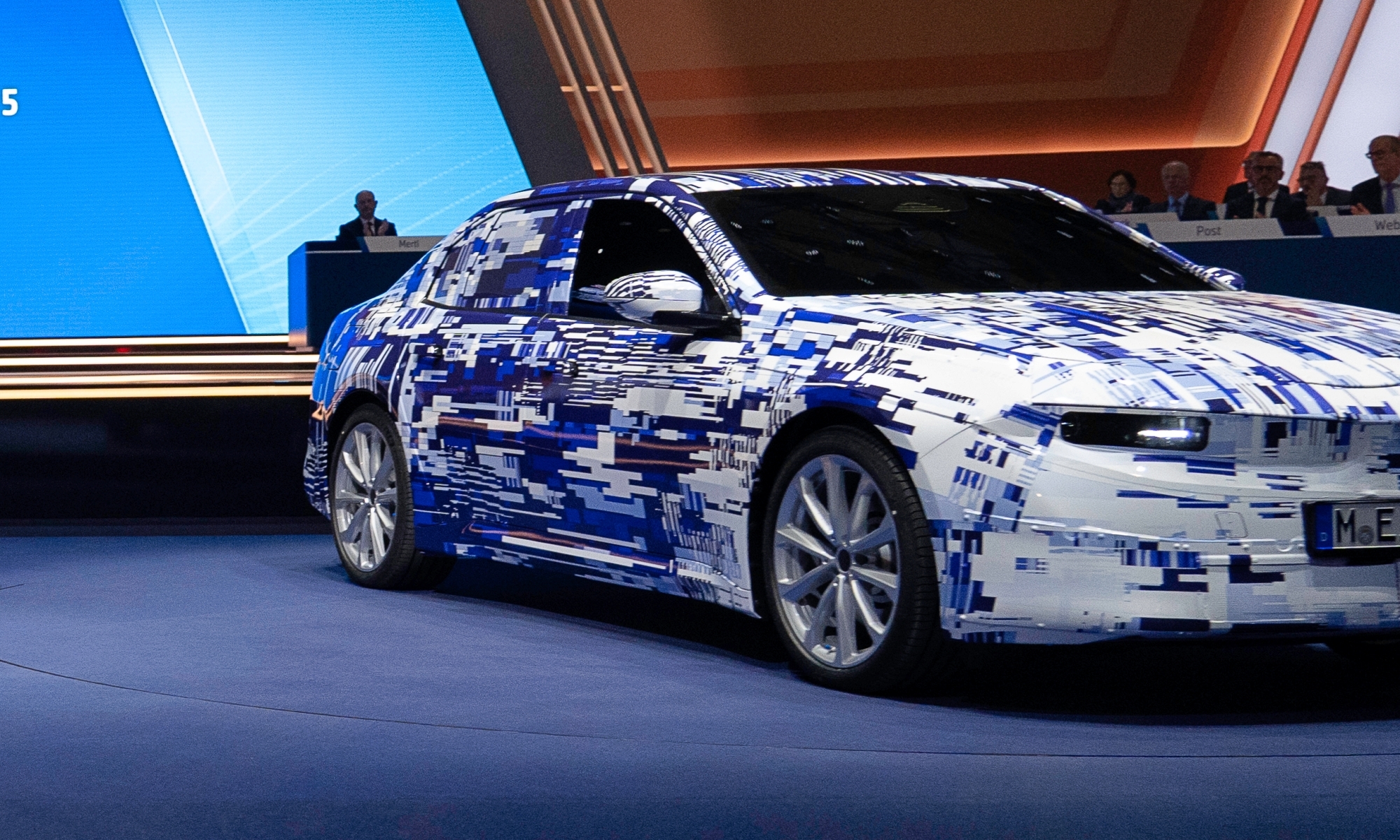 El i3 se convertirá en una berlina eléctrica rival del Tesla Model 3.
