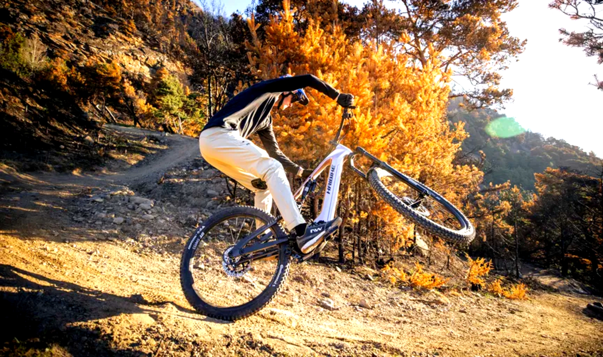 Esta bicicleta eléctrica de montaña es de las más avanzadas del momento.