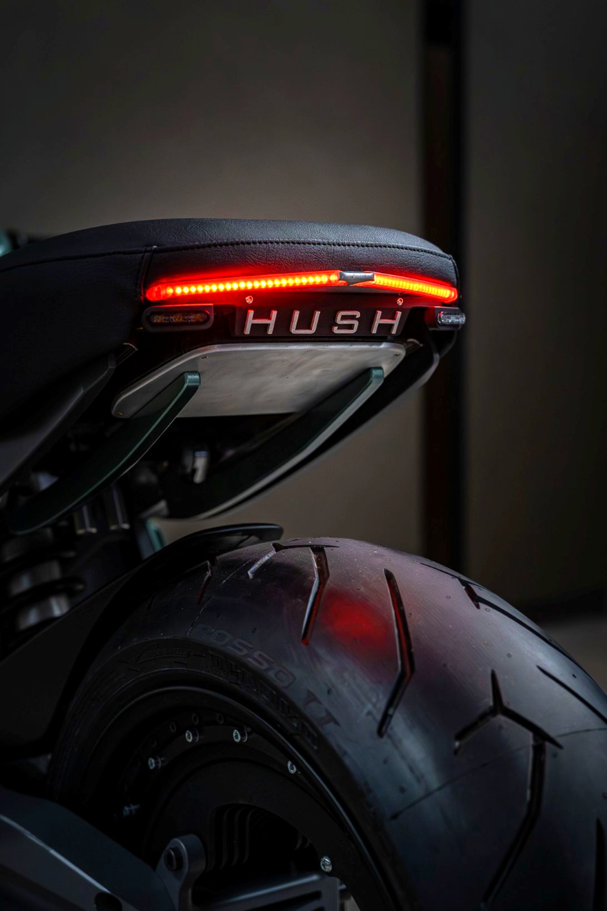 Hush solamente va a fabricar 300 unidades de la Superior GT. Hush solamente va a fabricar 300 unidades de la Superior GT.