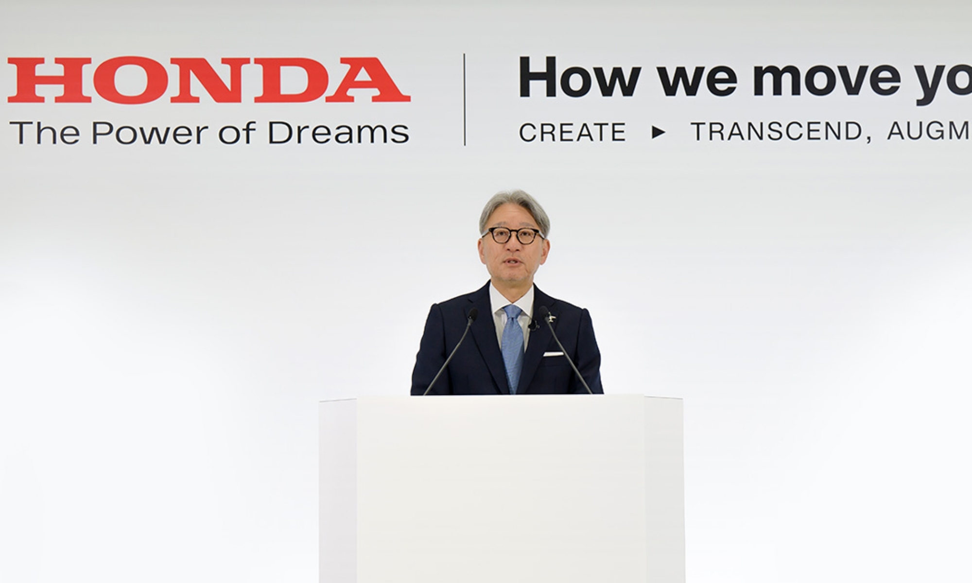 Toshihiro Mibe, CEO Honda, durante la conferencia de prensa de estrategia.