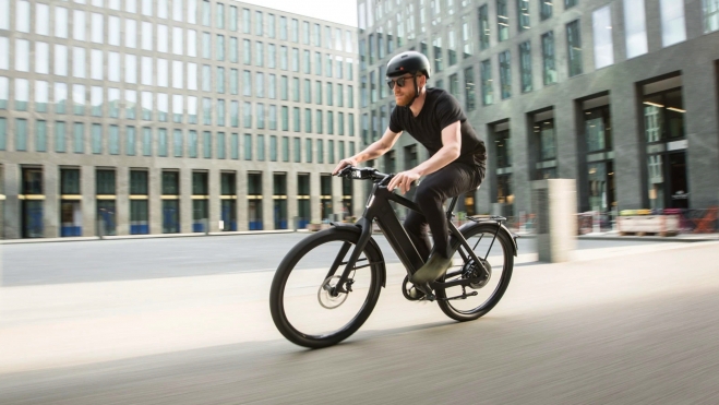 Una Speed Pedelec mantiene la asistencia del motor hasta los 45 km/h. Una Speed Pedelec mantiene la asistencia del motor hasta los 45 km/h.