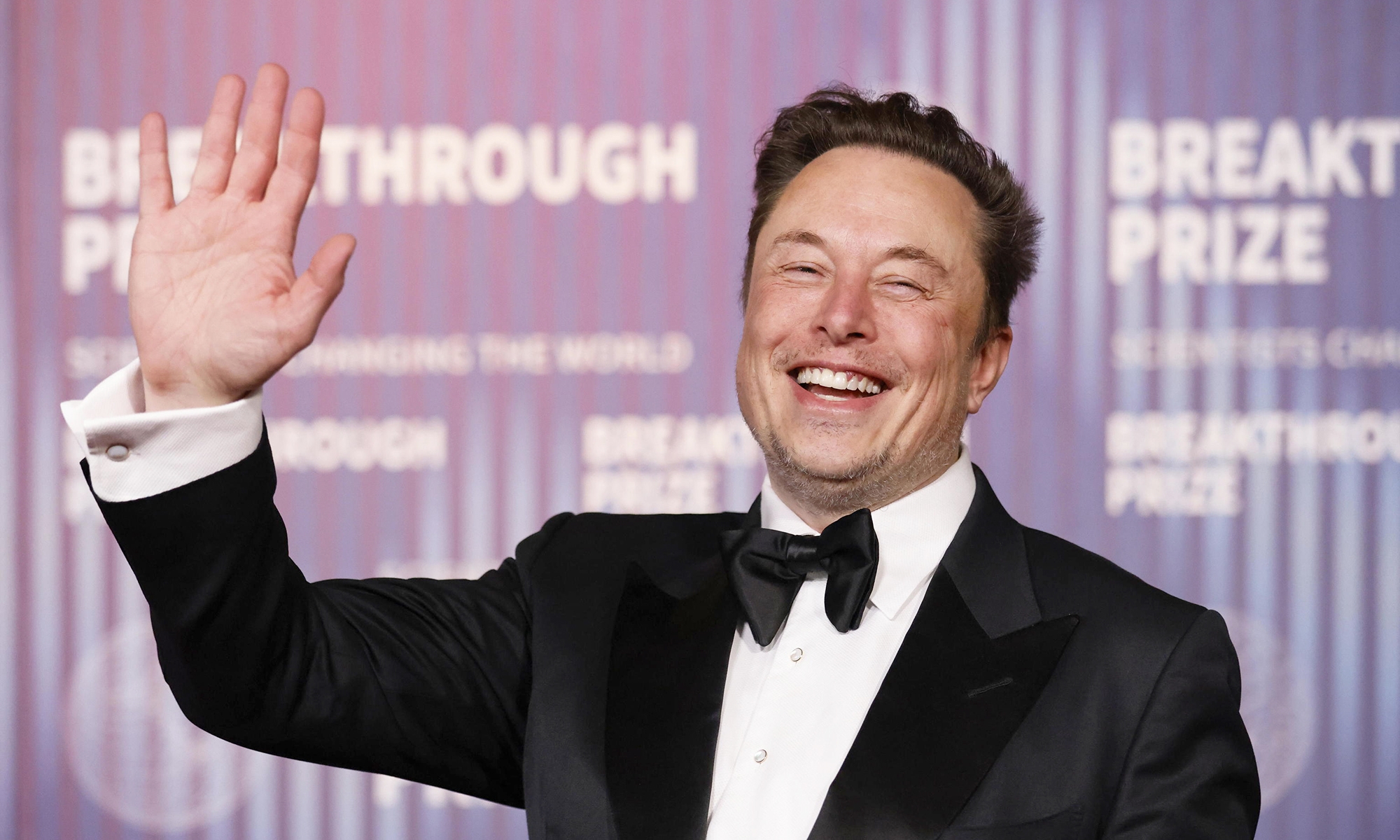 El CEO de Tesla aclara que ha recibido una "oleada de violencia contra sus empresas".