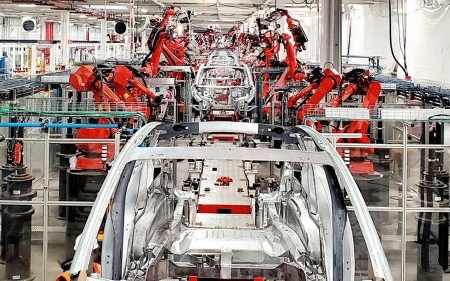  Tesla instala más robots para superar los 600.000 coches fabricados en Fremont 