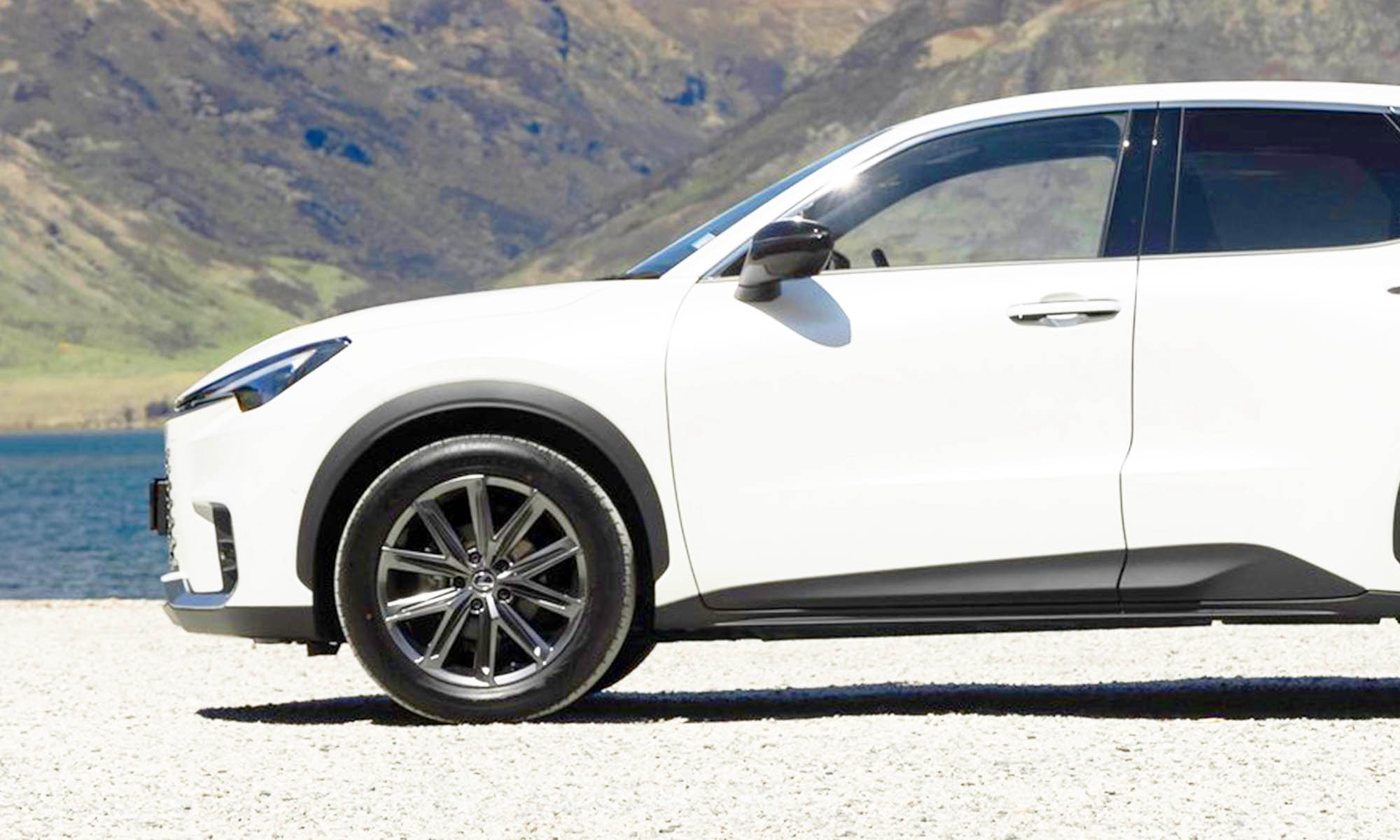 lexus lbx suv hibrido 1