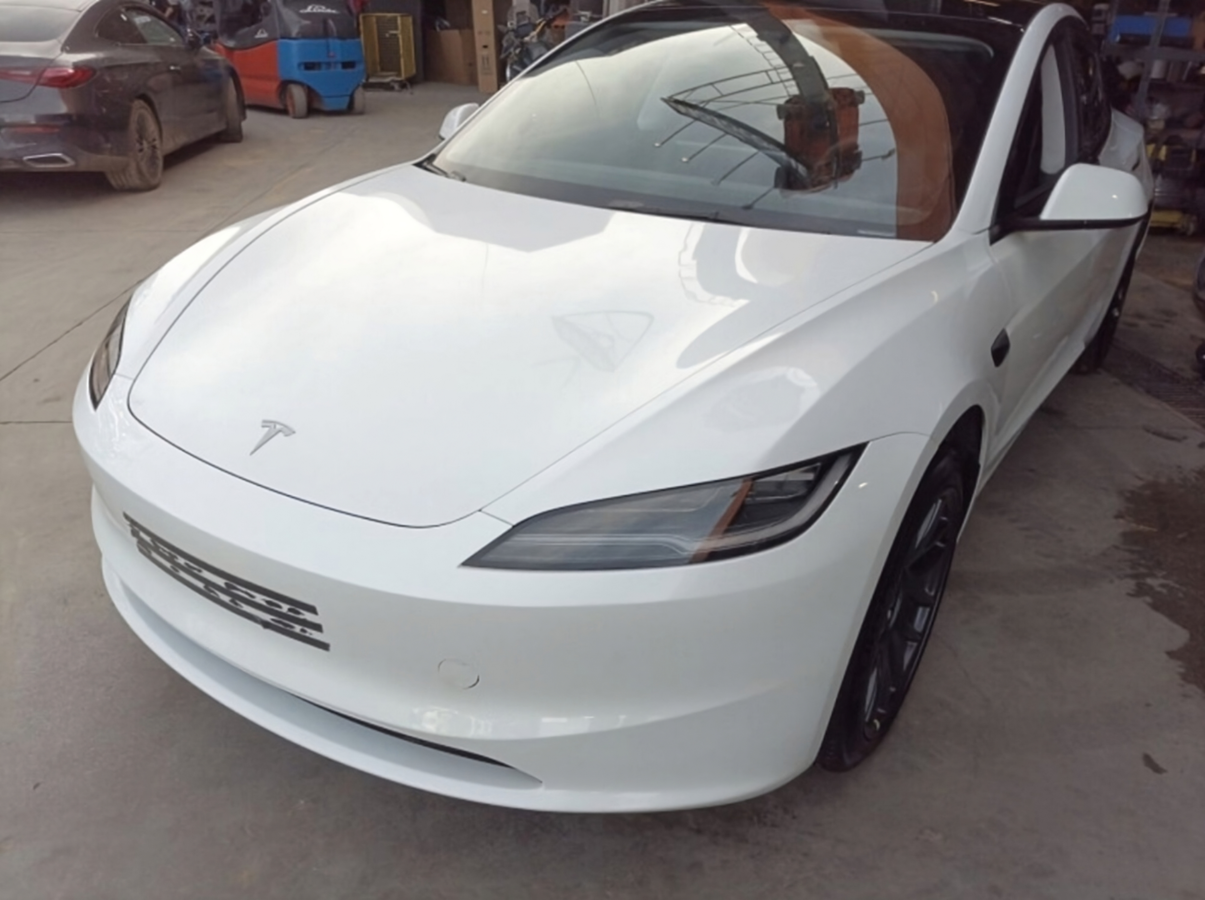 Tesla desguace inundación