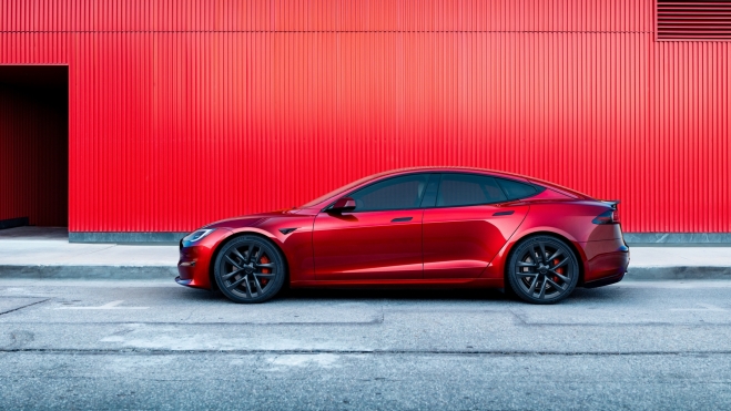 Tesla Model S Lateral Tesla Model S Lateral