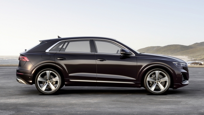 AUDI Q8 3