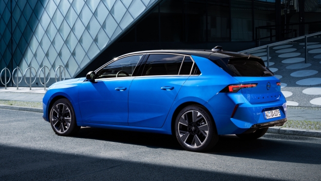 Opel Astra Electric Trasera