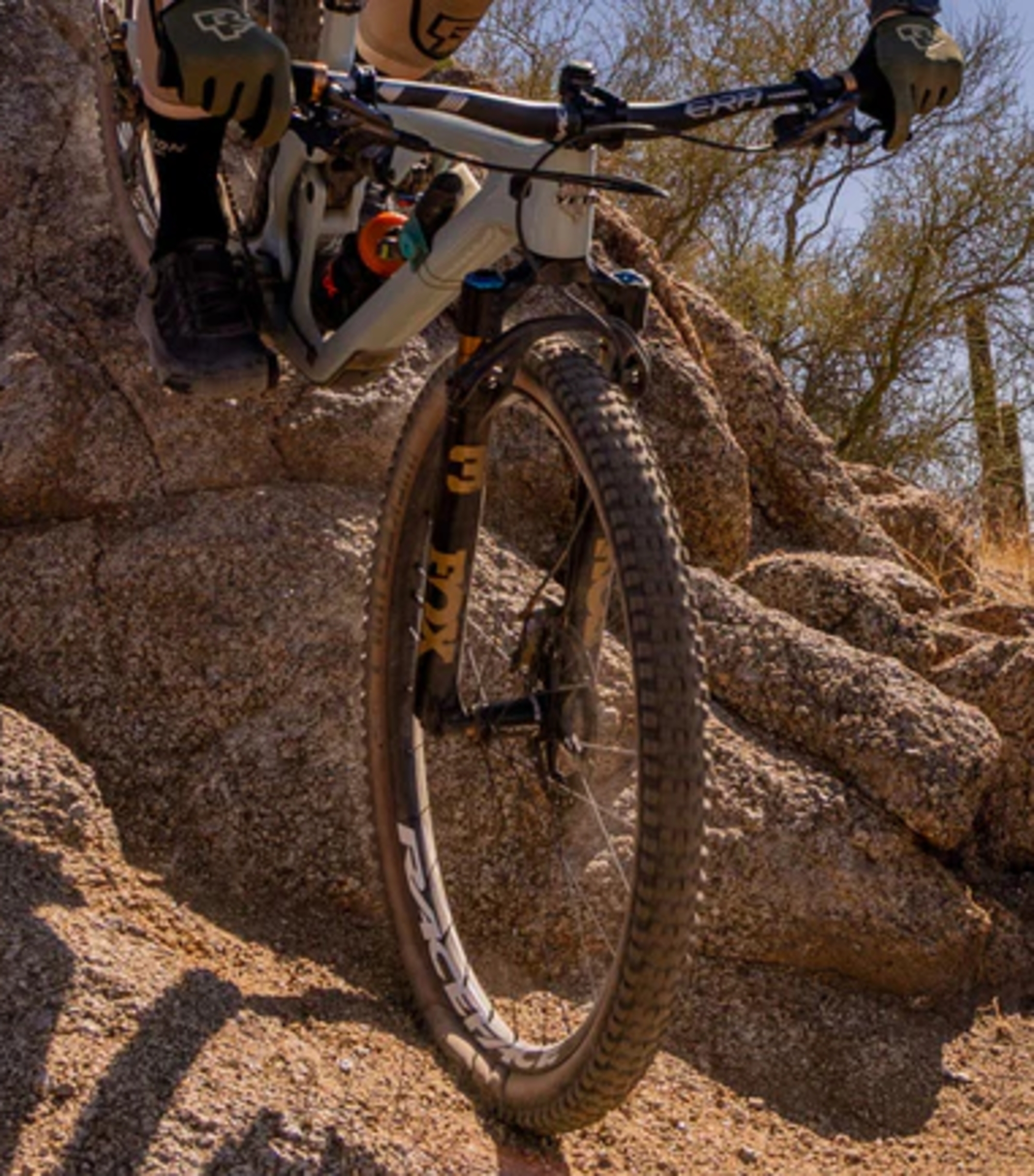 La suspensión es fundamental para tener un comportamiento de bicicleta óptimo. La suspensión es fundamental para tener un comportamiento de bicicleta óptimo.