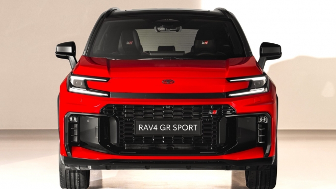 El Toyota RAV4 es el mejor ejemplo de su apuesta de futuro: se venderá como híbrido e híbrido enchufable; este último con 100 km de autonomía. El Toyota RAV4 es el mejor ejemplo de su apuesta de futuro: se venderá como híbrido e híbrido enchufable; este último con 100 km de autonomía.