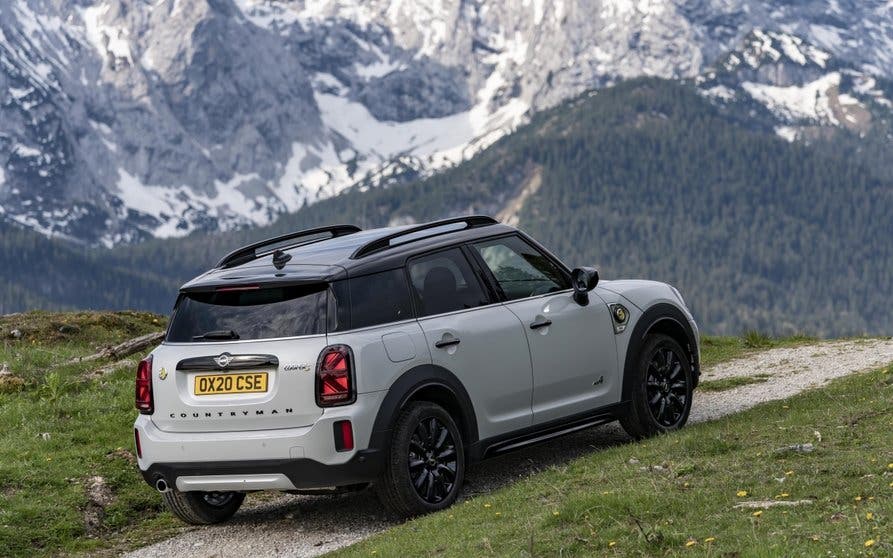  MINI Countryman 2021: diseño renovado, más equipamiento y versión enchufable con 220 CV 