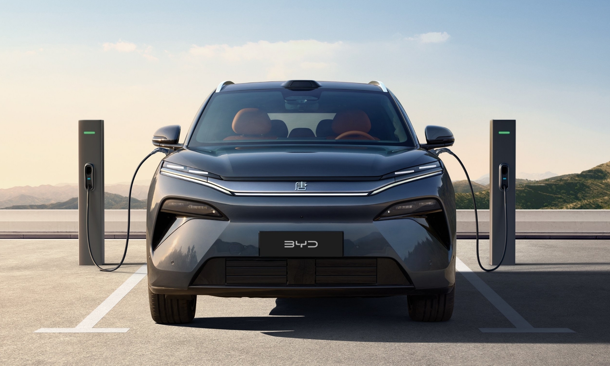BYD quiere instalar más de 15.000 puntos de carga ultrarrápida. 
