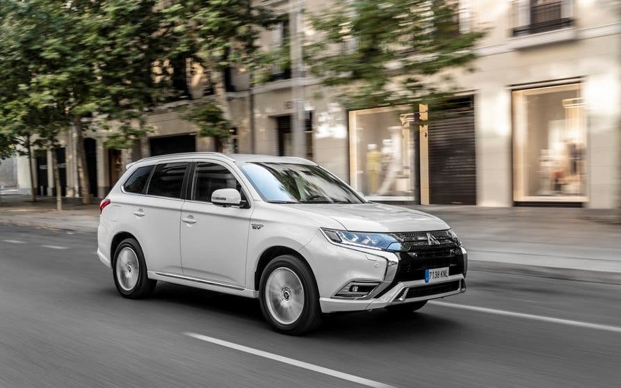  Mitsubishi Outlander PHEV 