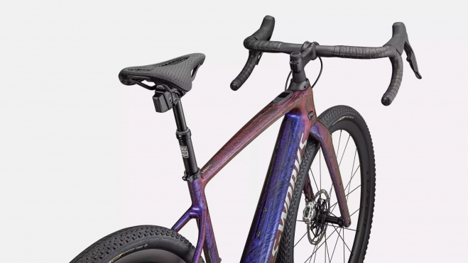En el modelo S-Works nos encontramos hasta con una tija telescópica de accionamiento electrónico. En el modelo S-Works nos encontramos hasta con una tija telescópica de accionamiento electrónico.