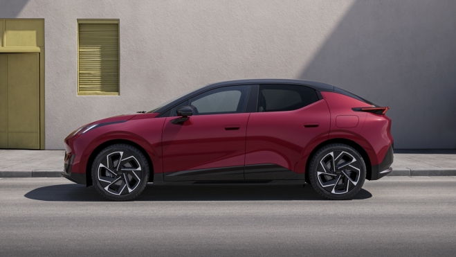 Lynk Co 02 Lateral