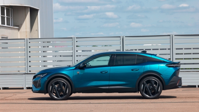Peugeot 408 Plug In Hybrid Lateral