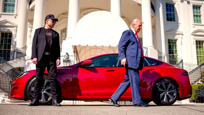 Donald Trump le compró un Tesla Model S a Elon Musk el pasado mes de marzo. Ahora, ha tomado una decisión con este coche. Donald Trump le compró un Tesla Model S a Elon Musk el pasado mes de marzo. Ahora, ha tomado una decisión con este coche.