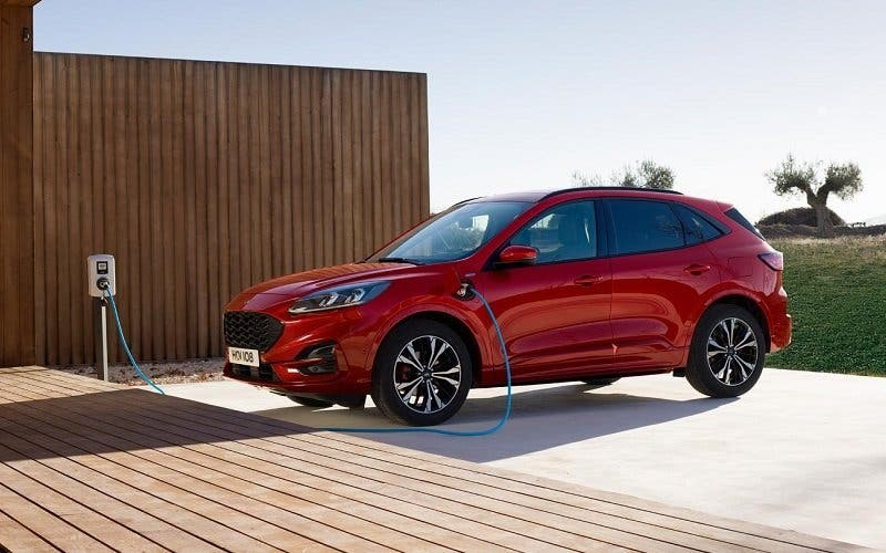  El Ford Kuga PHEV híbrido enchufable ya tiene precios en España 