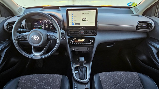 Toyota Yaris Cross Style 2025 3450 euros descuento Toyota más vendido en España (6) Toyota Yaris Cross Style 2025 3450 euros descuento Toyota más vendido en España (6)