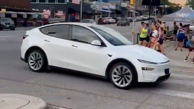 Tesla Robotaxi Austin Acompañante
