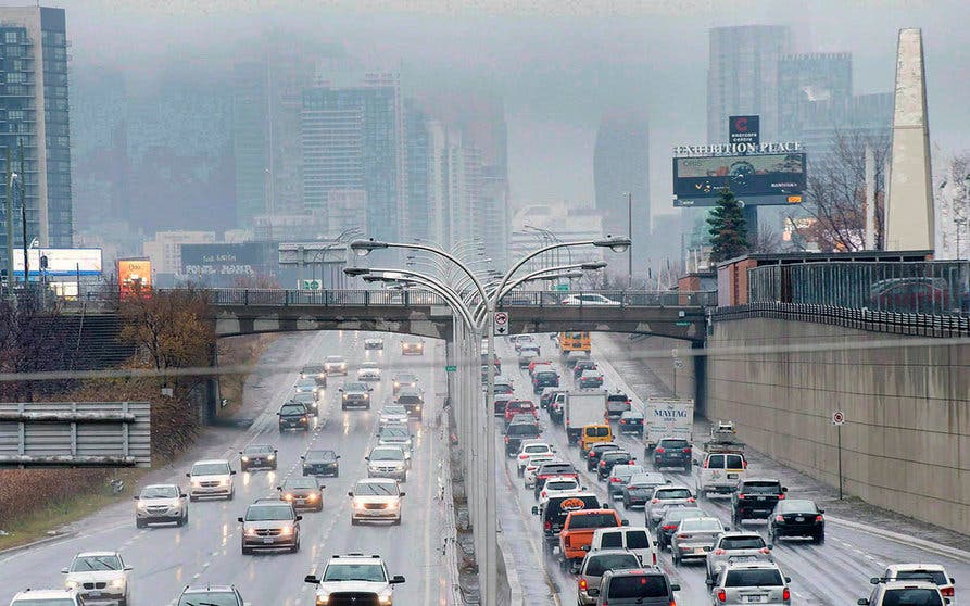  Al reducir la contaminación en las áreas urbanas, los coches eléctricos aportan múltiples beneficios sociales y salvan vidas. 