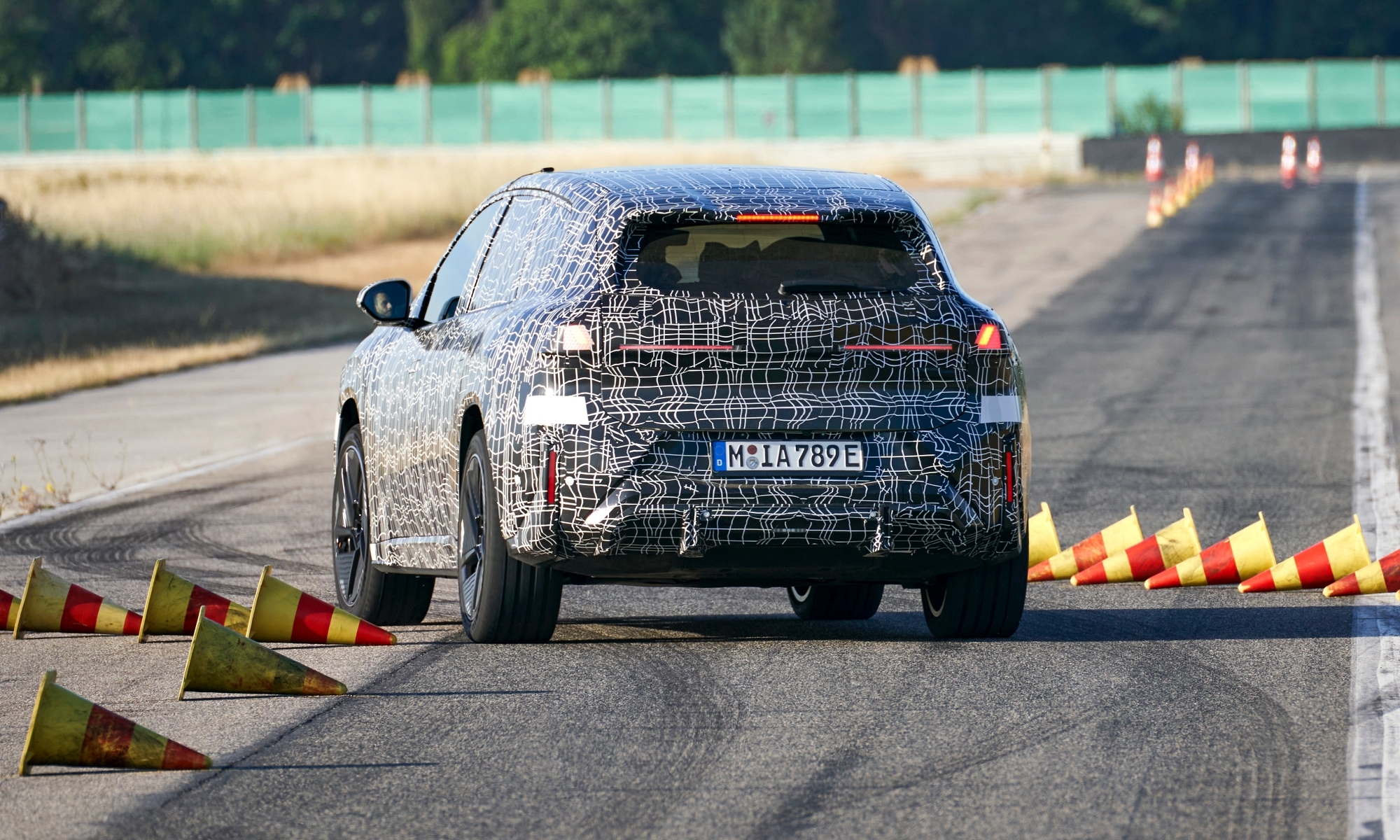 BMW espera poder presentar su nuevo SUV eléctrico en septiembre.