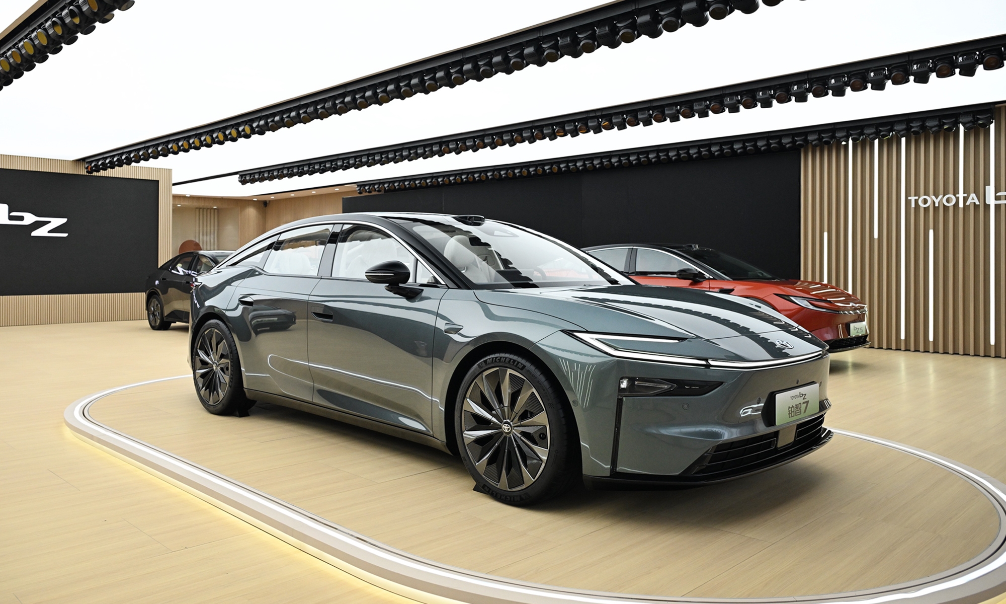 El primer modelo eléctrico desarrollado íntegramente para China será el Toyota bZ7.