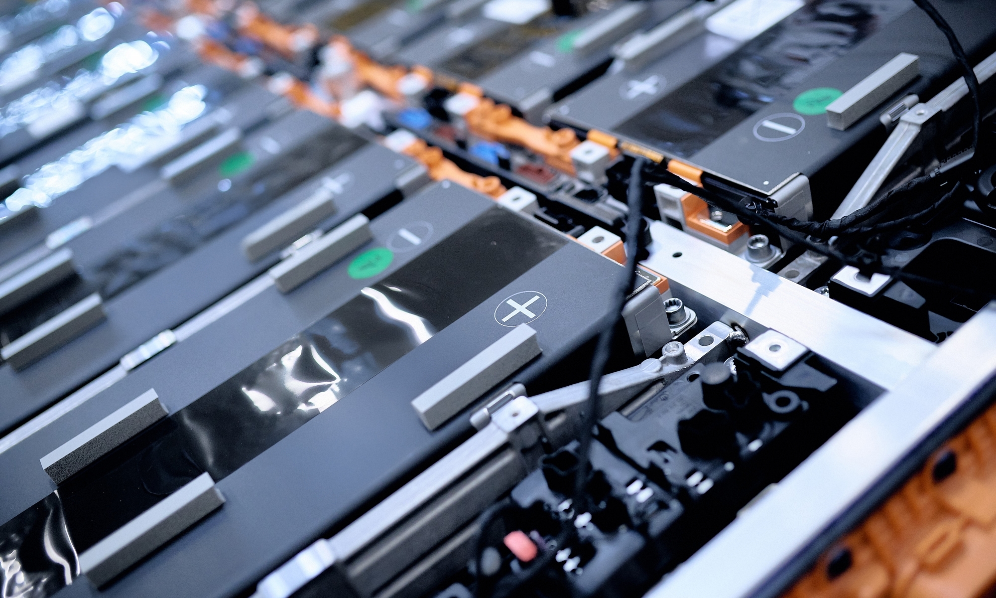 Ford ensambla tres baterías diferentes en sus instalaciones alemanas.
