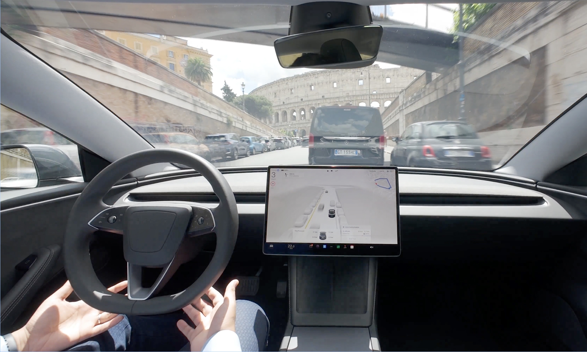 Tesla se encuentra trabajando en su futuro sistema de conducción autónoma plena.