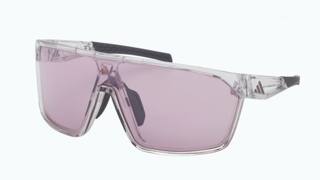Hay diferentes tonos de monturas y de lentes. Hay diferentes tonos de monturas y de lentes.