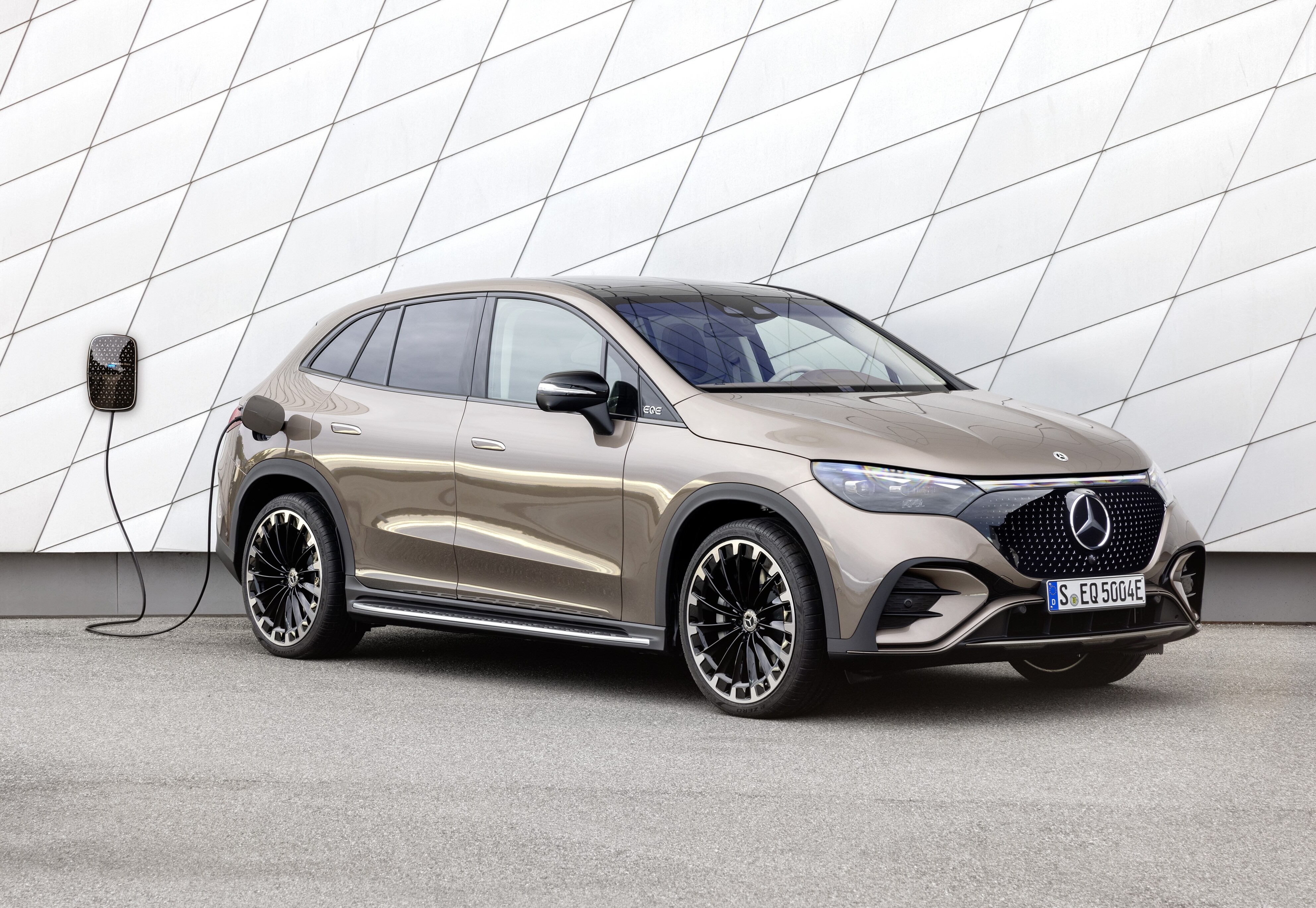 Mercedes Benz EQE SUV